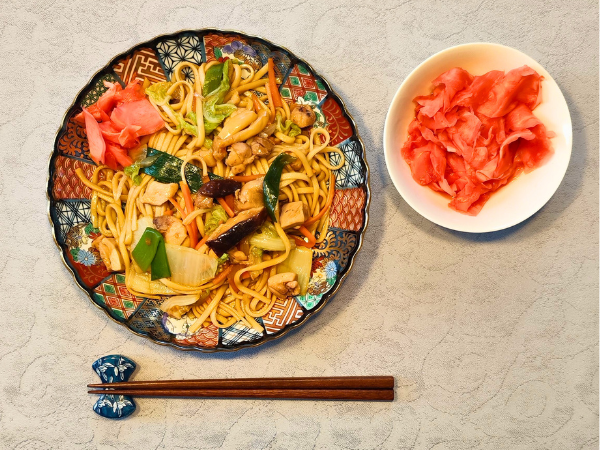 Yaki Udon - Smažené nudle udon s masem a zeleninou
