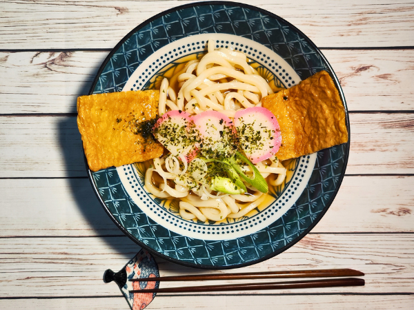 Kake Udon - Rychlé nudle udon v dashi polévce